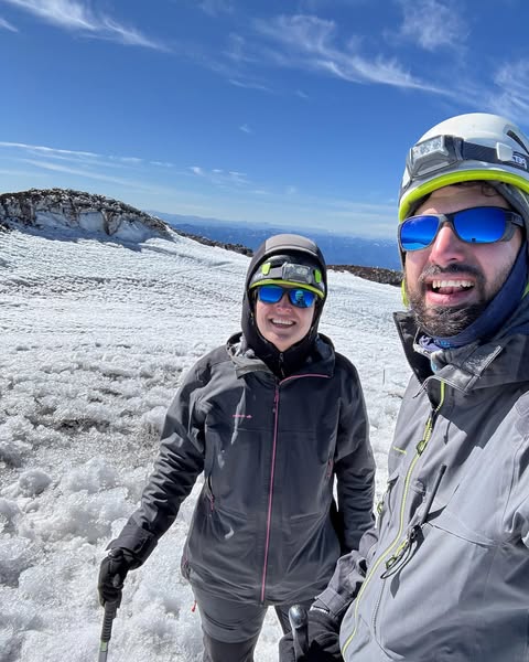 Equipo en la montaña